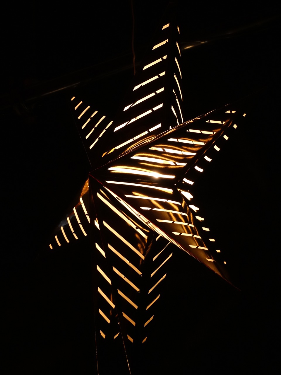 明星夜店之旅，光與影的璀璨交織